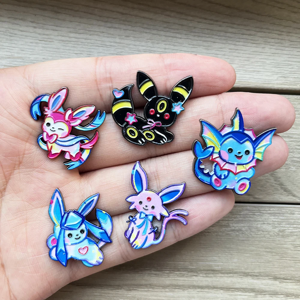 9 Stück bunte Chibi-Fantasie-Kreaturen-Emaille-Pins, niedliche Monster-Elfen-Evolutions-Anstecknadeln, Sammlerstücke für Rucksack-Abzeichen – Detail 3