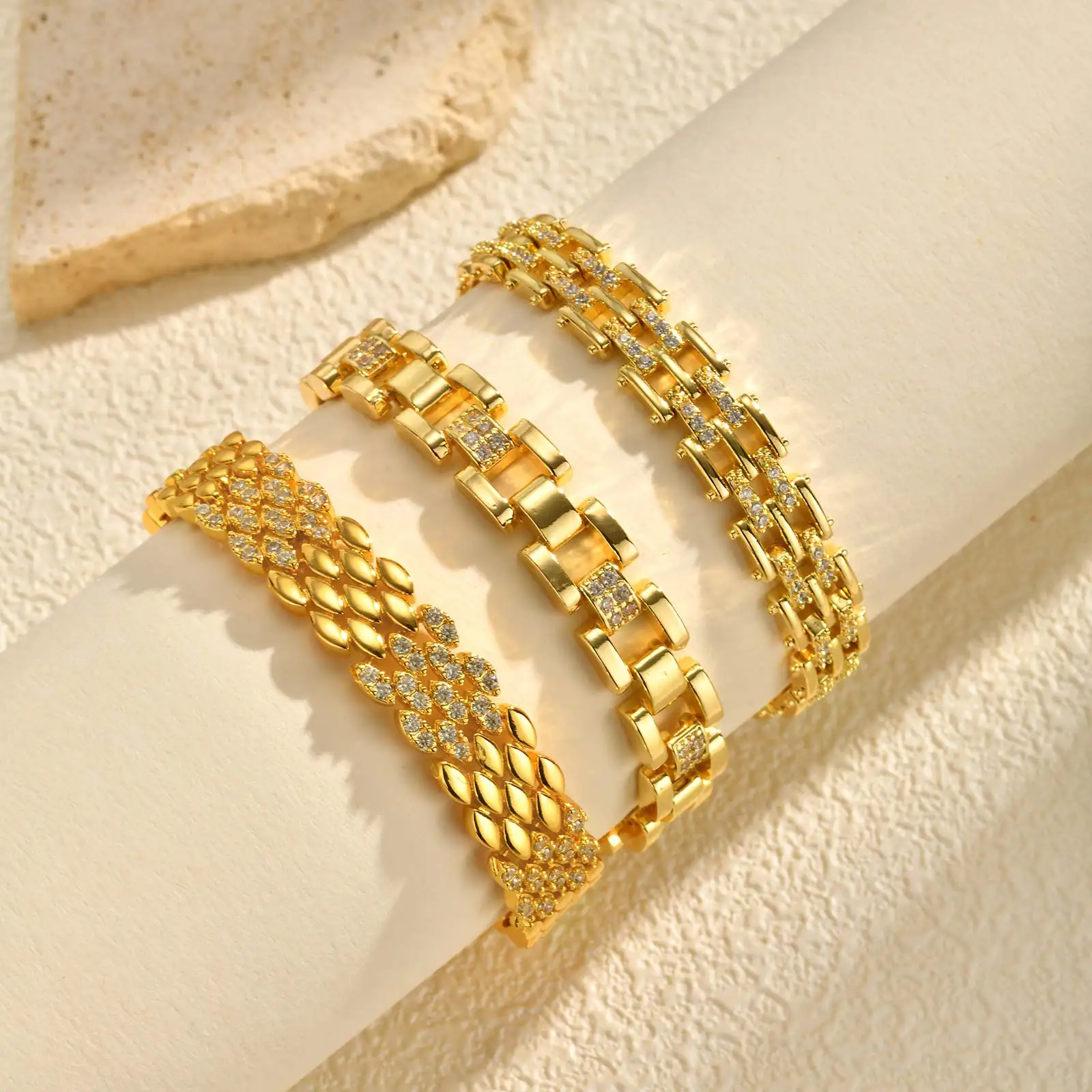 Herz-Armband für Damen, 18 Karat vergoldeter Knebelverschluss aus Edelstahl, Charm-Love-Link-Armbänder für den Valentinstag
