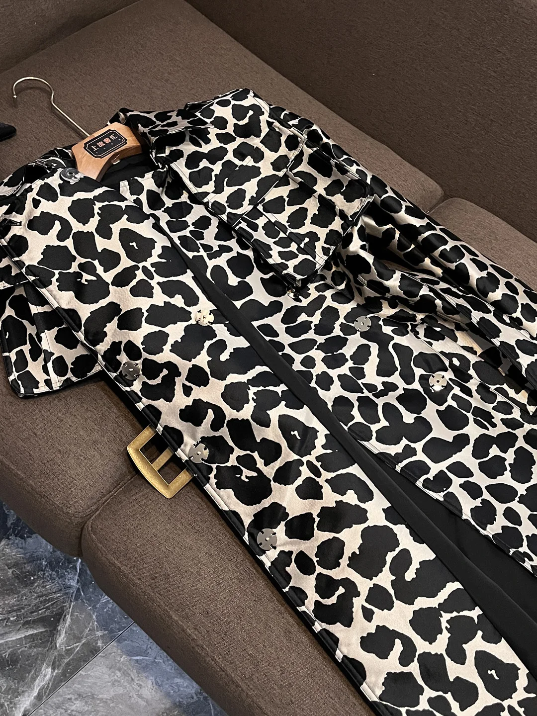 Faionable Briti Sle Langer Mantel mit Gürtel, Leopardenmuster, 2025, Winter, Neuankömmling, lockere Passform, Lederjacke für Damen