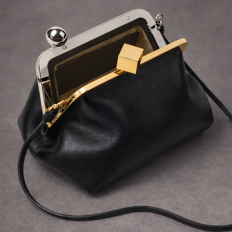 

Новая дизайнерская сумка-клатч с маленьким замком-защелкой для женщин, однотонная, из искусственной кожи, дизайнерская женская сумка на плечо/подмышку 2026