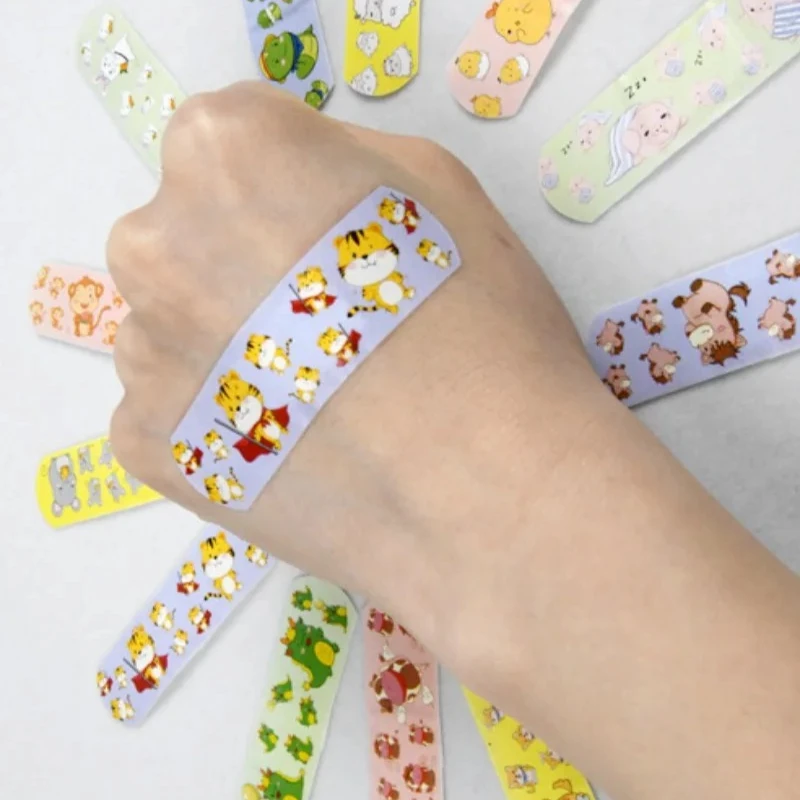 

120 шт./компл., пластырь с героями мультфильмов, повязка на рану, пластырь для первой помощи, лента, пластырь, клейкие бинты, Kawaii