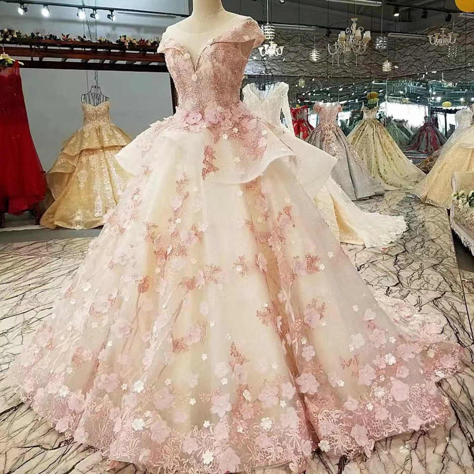 Affascinanti abiti Quinceanera con scollo a cuore rosa 2025 con spalle scoperte Fiore di pizzo Applique Party Princess Ball Gown Abiti da 15 anni