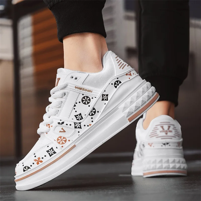 2025 ฤดูใบไม้ผลิใหม่รองเท้าผู้ชายแฟชั่นพิมพ์รองเท้าสบายๆหนาเพิ่มสบายกีฬารองเท้า