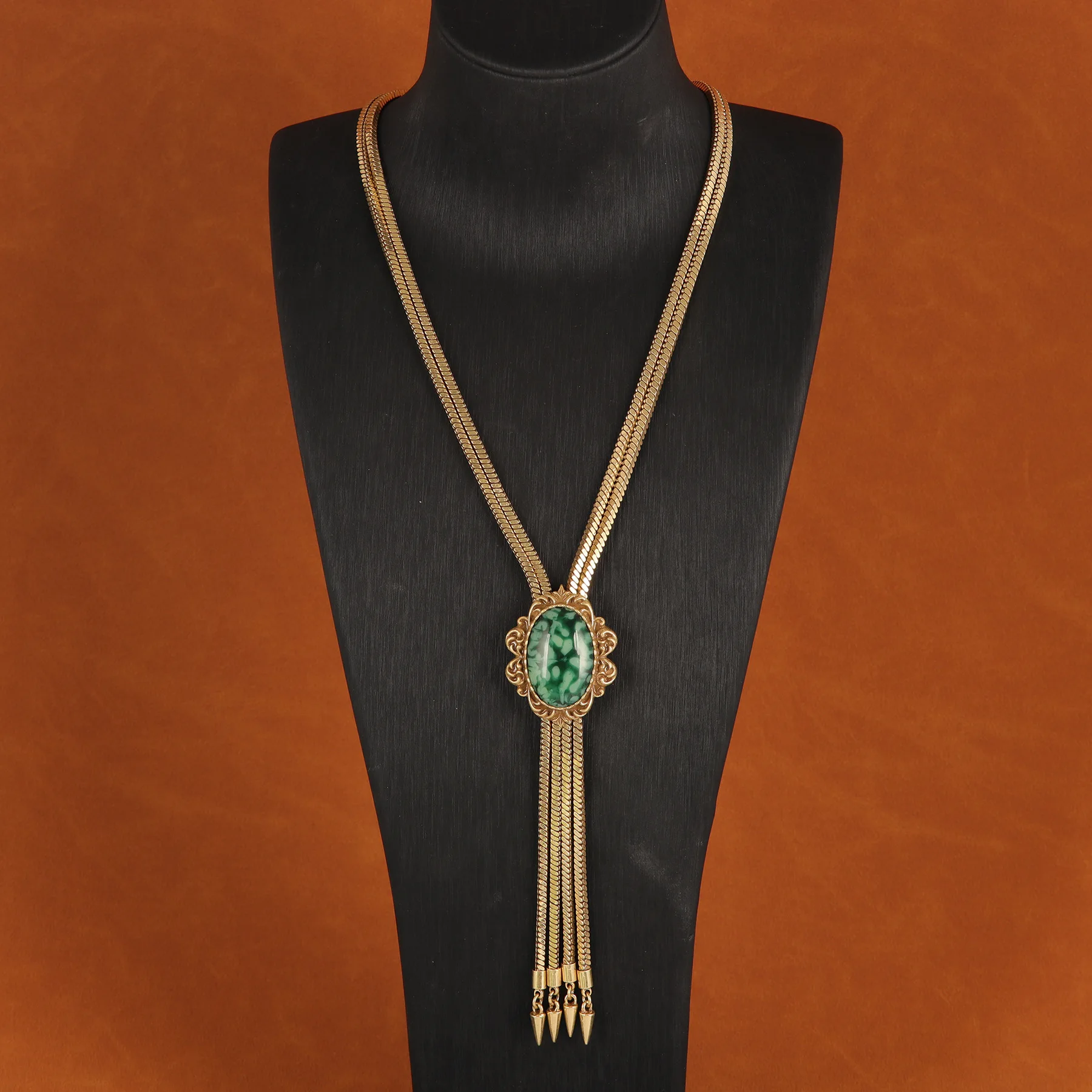 Europe and America Vintage Fashion Natural Stone Tassel Necklace, Light Luxury and Elegant Jewelry Accessory for Women