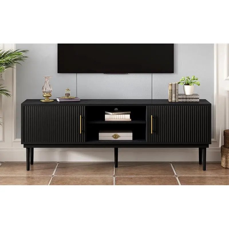 حامل تلفزيون أنيق بأبواب مخططة عمودية، تصميم منزلق موفر للمساحة، أرجل خشبية صلبة قوية، متعدد الاستخدامات كوحدة تحكم تلفزيون أو