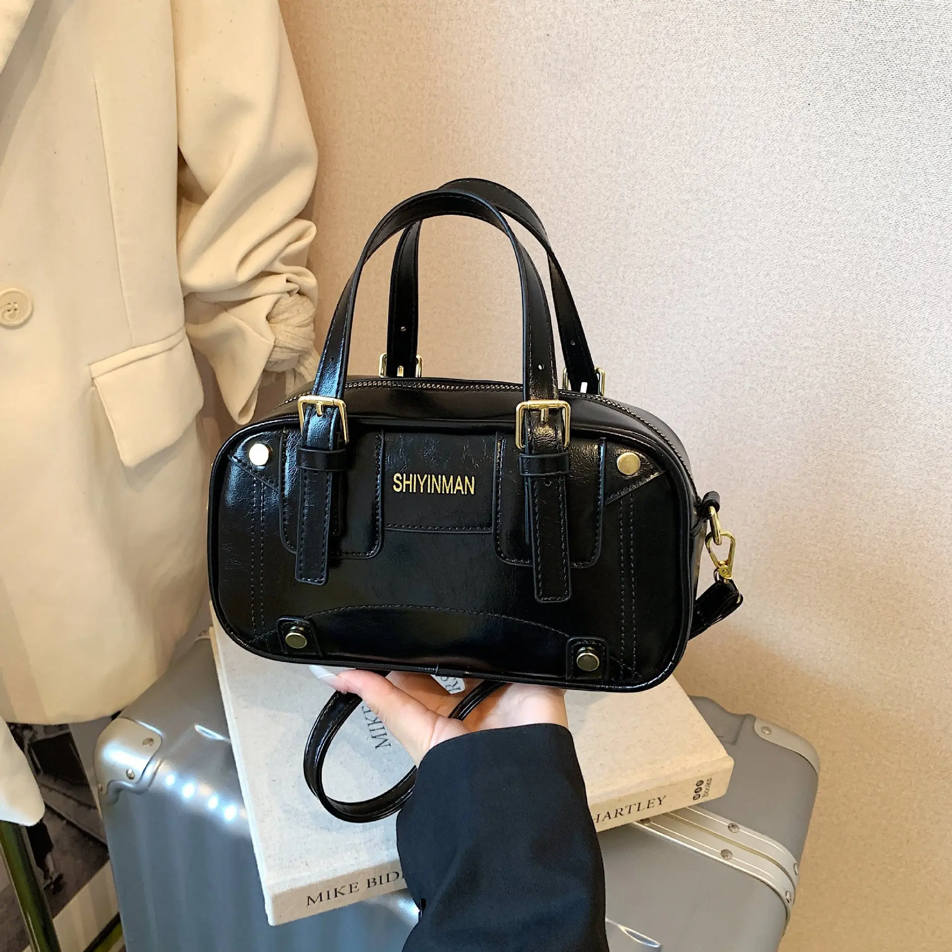 

2025 New Autumn/Winter Retro Small Bag - Crossbody/Handheld Purse, Trendy Pillow Shape, Women's Fashion Essential