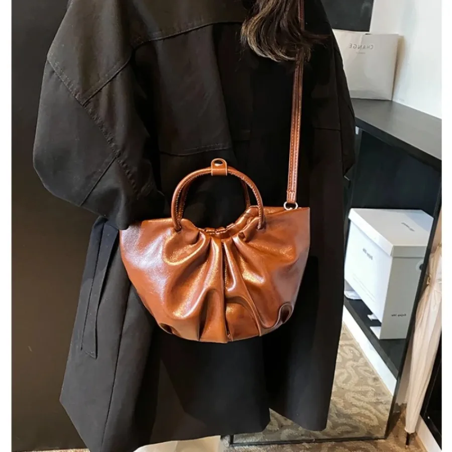 

Новая летняя корейская плиссированная сумка, модная универсальная женская сумка из масляной кожи на одно плечо, повседневная сумка-ведро