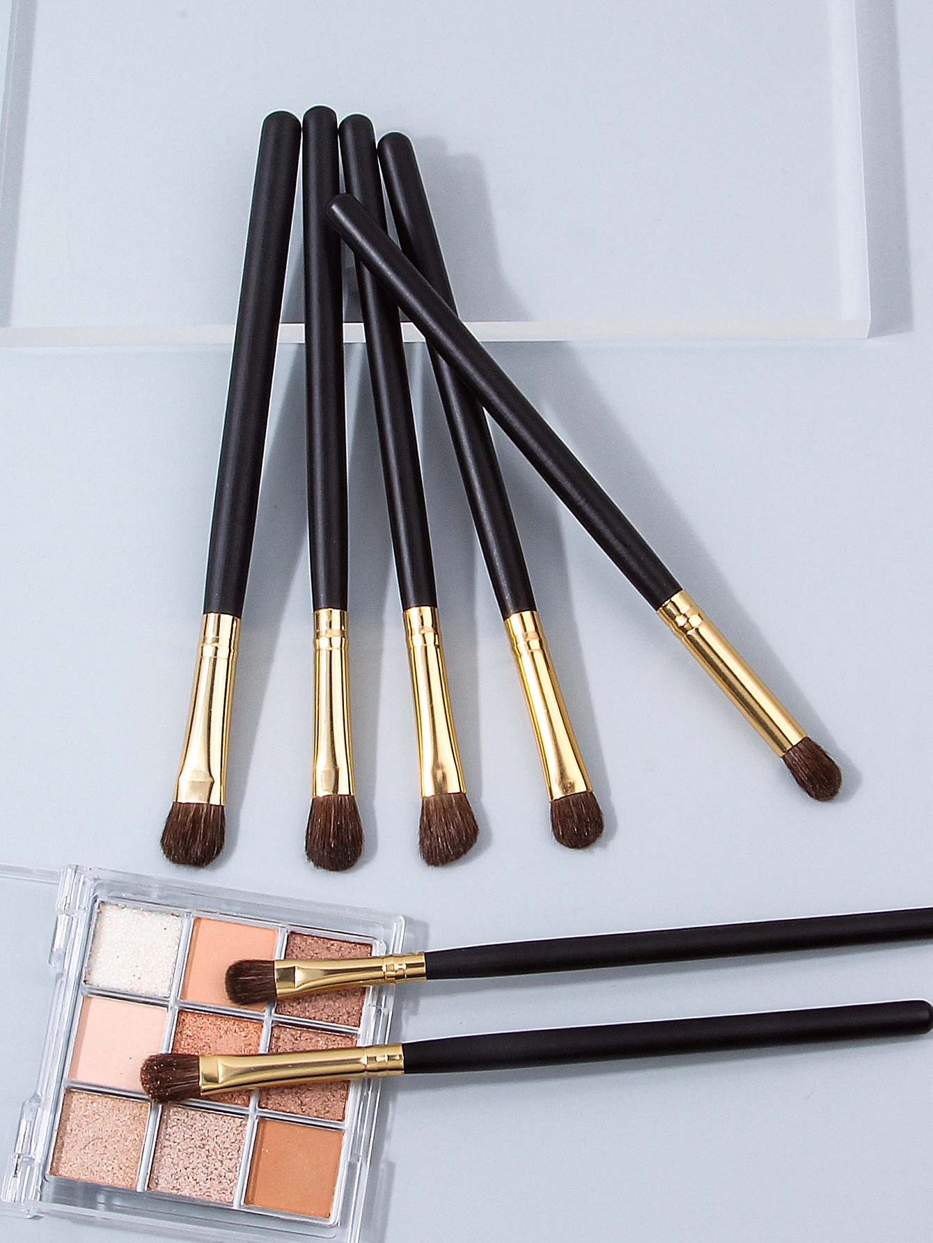 แปรงอายแชโดว์ด้ามไม้ 7 ชิ้น, แปรงเขียนคิ้ว, แปรงทาอายแชโดว์, แปรงแต่งหน้าดวงตา + กระเป๋าเก็บของแบบพกพาความจุขนาดใหญ่