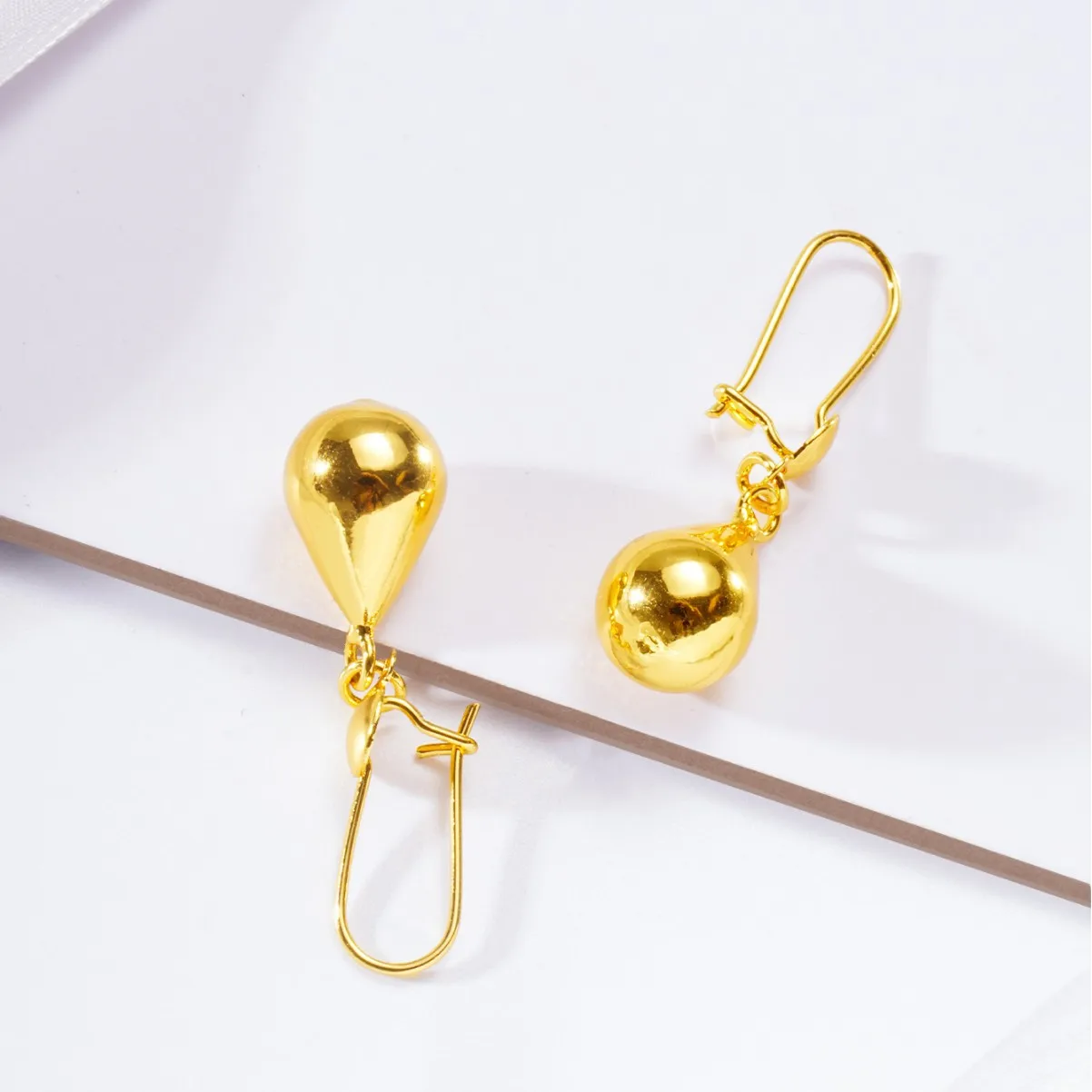 European and American water drop earrings temperament cold wind stud earrings light luxury simple niche design high-end ear buck