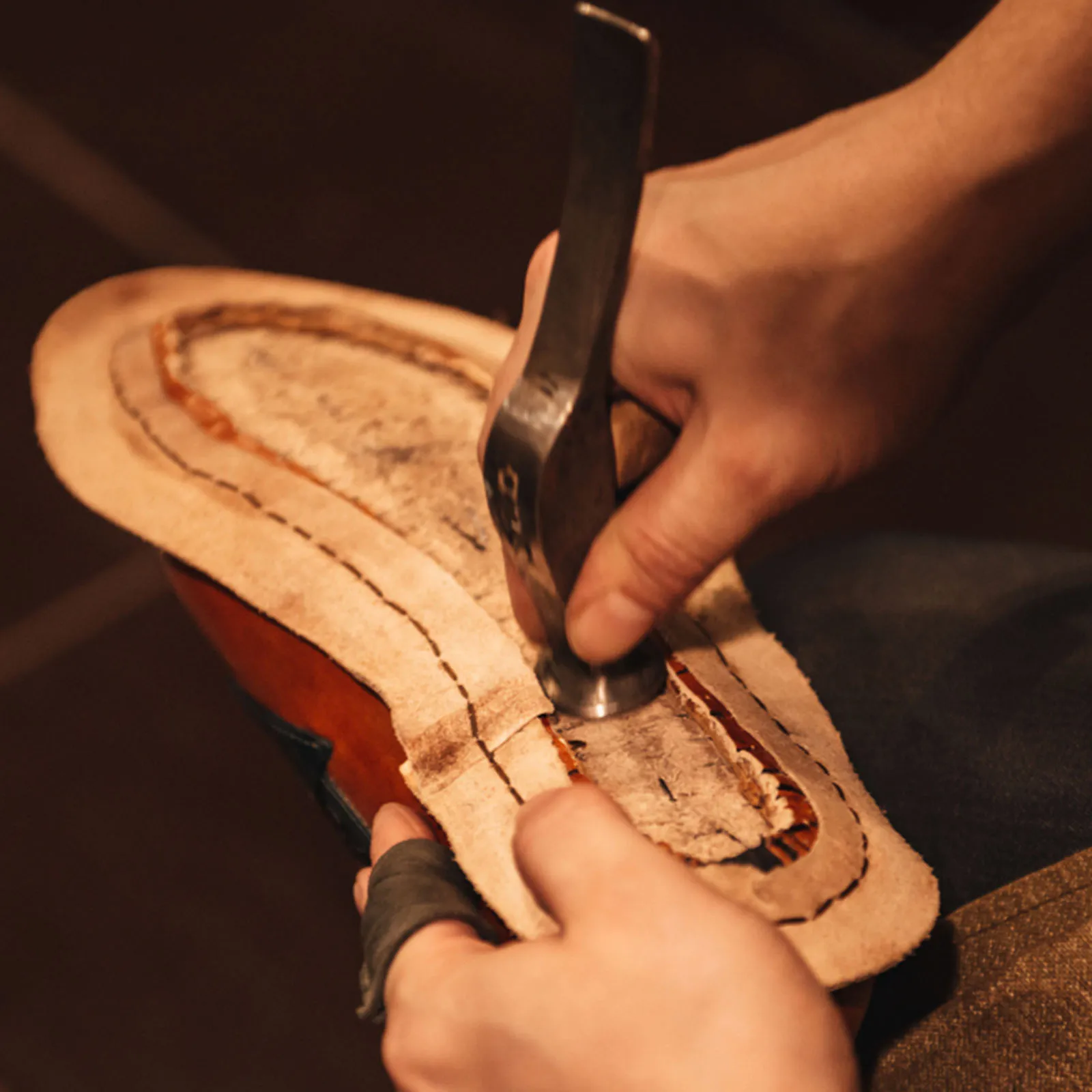 

Full Steel Sole Hammer Rustproof Lightweight Wooden Handle Anti-Slip Shoe Repair Tool For Work Hand Tools