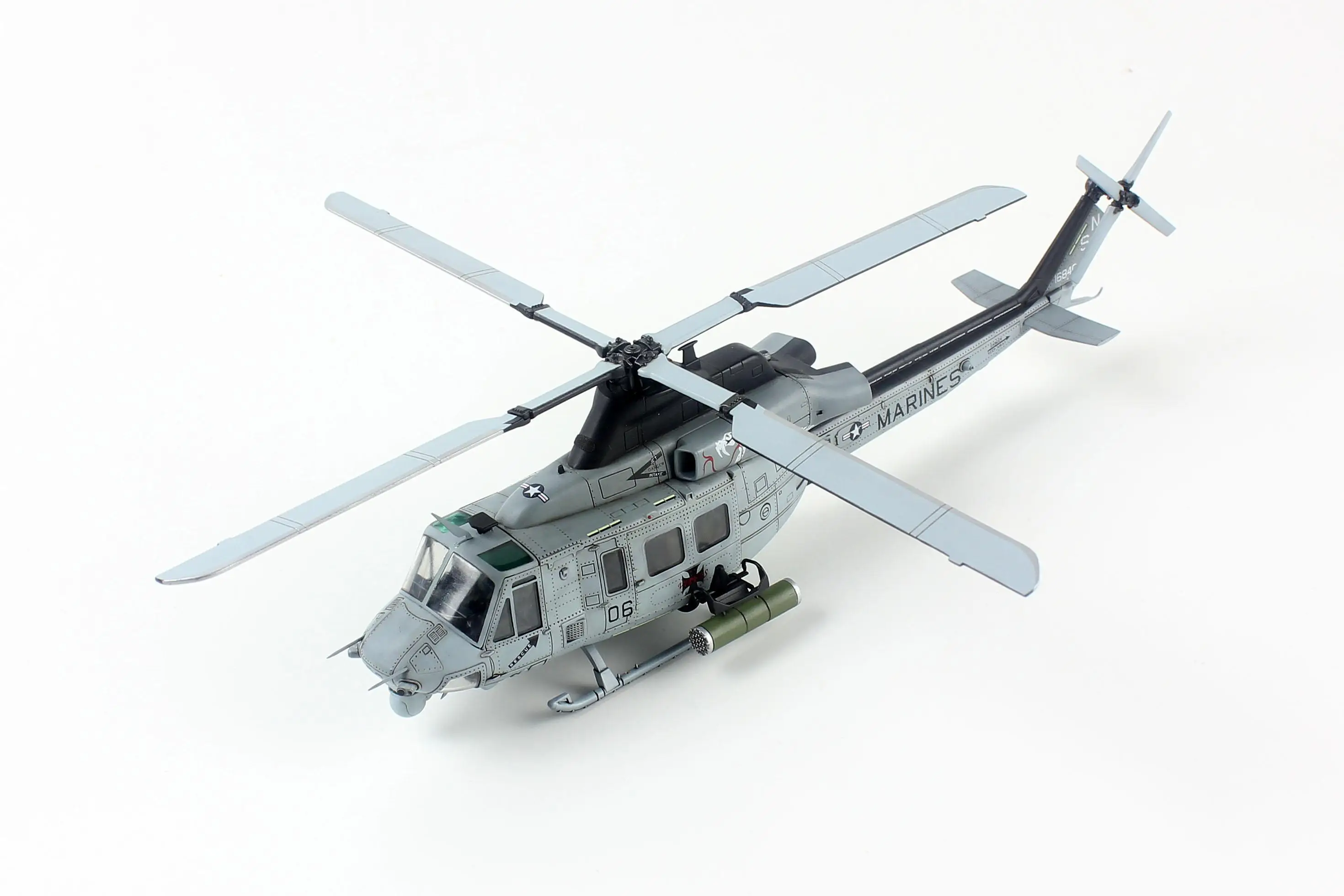 プラスチック製のヘリコプターキット,dm720018 1/72 UH-1Y \'venom \'usmc,プラスチックモデル