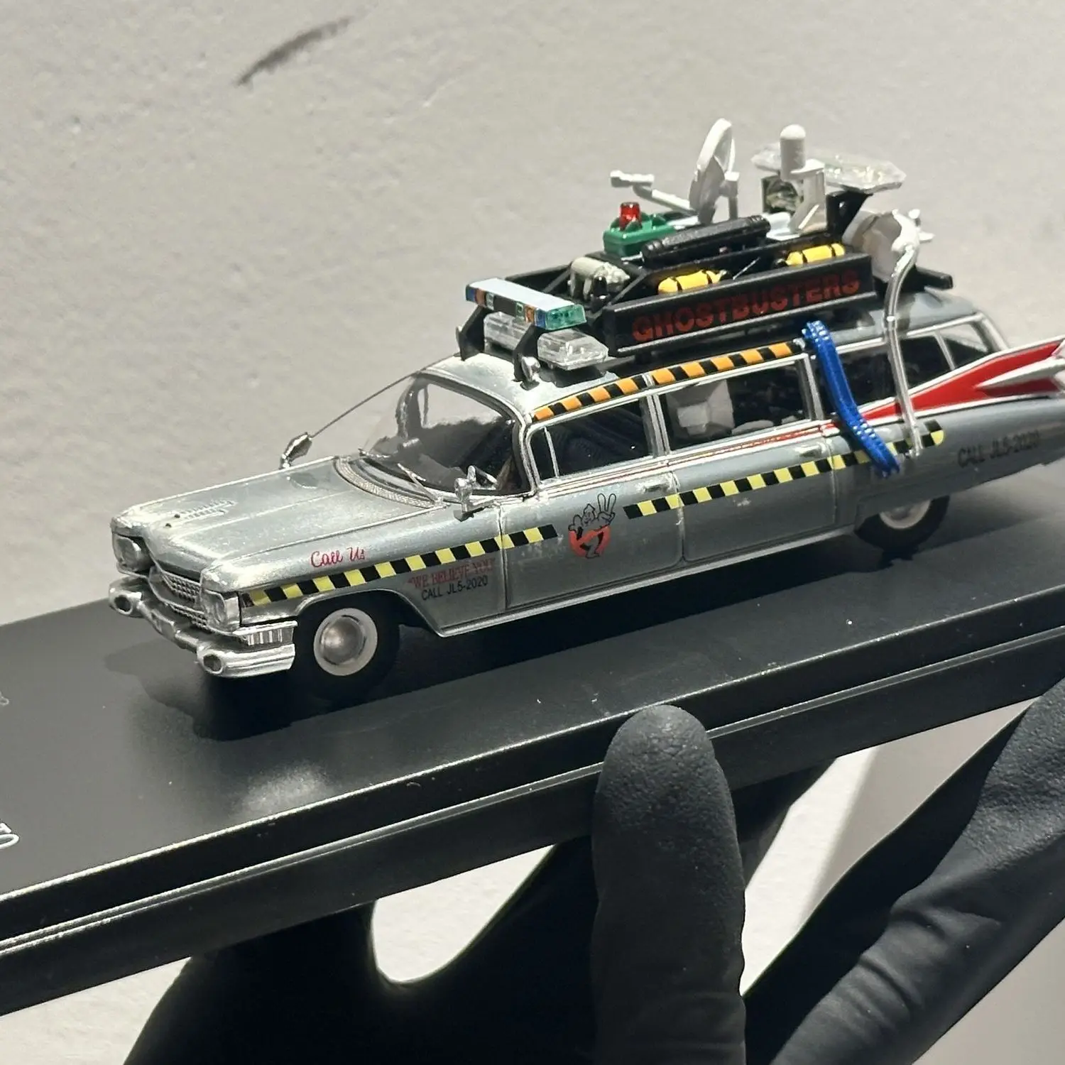 YS Diecast 1:64 Ghostbusters Ecto-1 Gen 2 Car Model, Clear Coating, Play Vehicles Collectible Model Cars Toys for Boys Gift