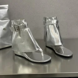 Fashion Design Clip Toe botki sandały letnie akcesoria do kostki 2024 Trend z okrągłym noskiem na suwak na płaskim rzymskie sandały impreza dla kobiet