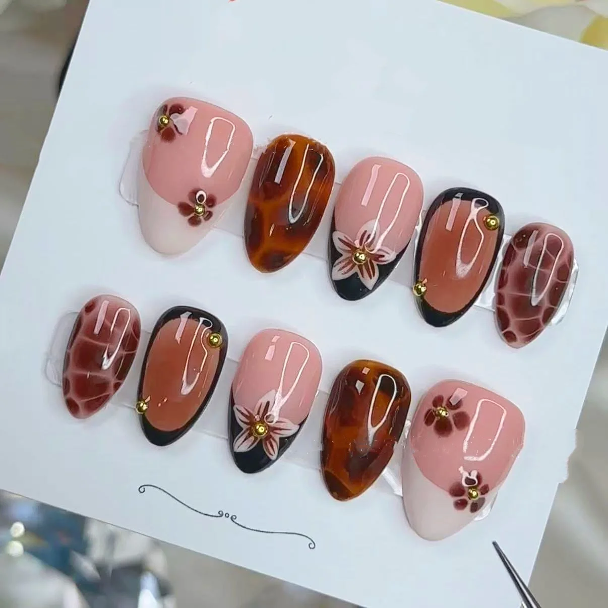 24Pcs Short Almond False Nails Red Gilded French Design Press on Fake Nails 3D Flower Pearl Detachable Full Cover Nails Tips Art