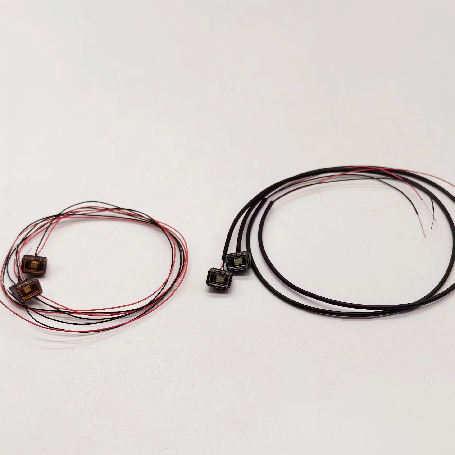 

2 шт. игрушечные светодиодные фонари-прожекторы для крыши и боковых габаритных огней для радиоуправляемых грузовиков Tamiya 1/14, таких как 770S, FH16, Arocs, MAN, TGX, аксессуары для самостоятельной сборки