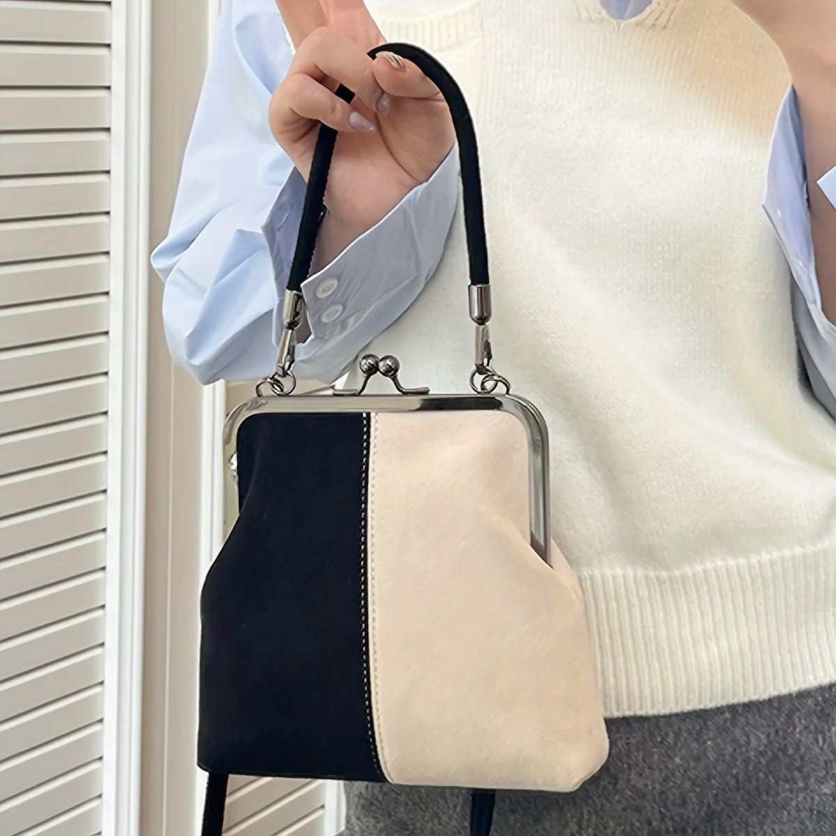 

Винтажная мини-сумка через плечо с замком. Съемный ремешок, ретро-узор «гусиные лапки». Идеальный подарок для работы и повседневного использования.