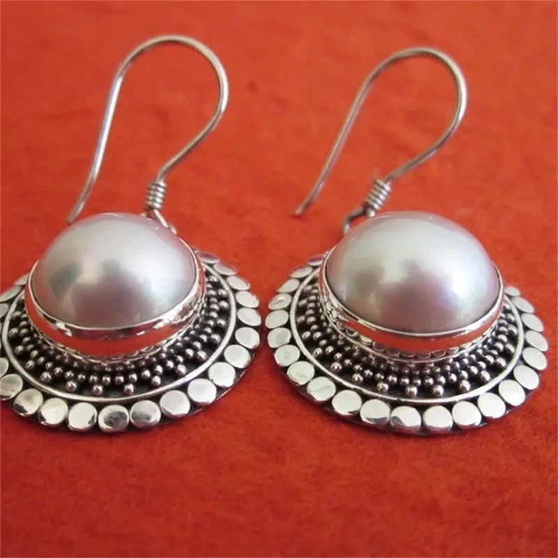 Personality Inlaid Circular Imitation Pearl Earrings Vintage Silver Color Metal Die-casting Pattern Dangle Earrings Women