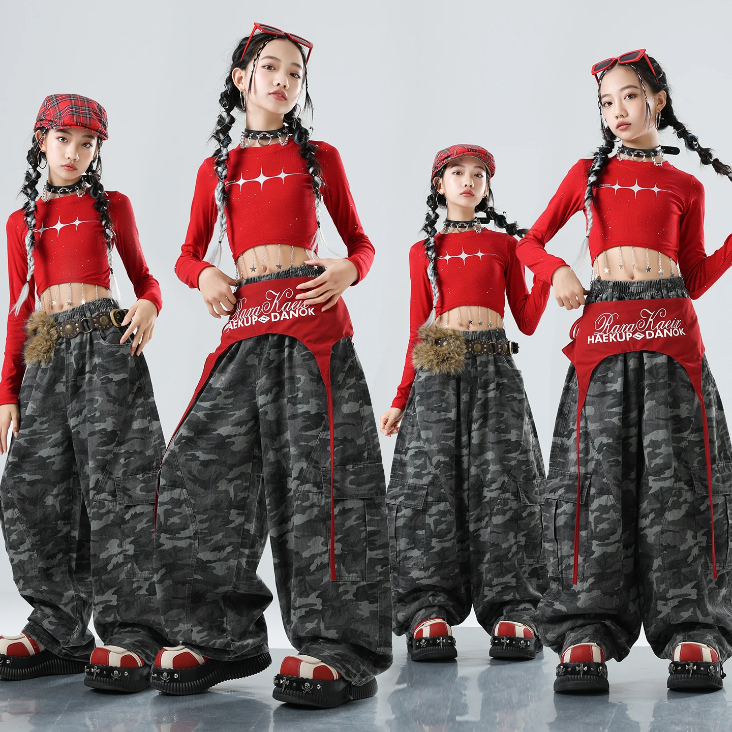 

2025 Одежда для джазовых танцев для девочек, костюмы в стиле хип-хоп, красный укороченный топ, камуфляжные брюки, костюм для уличных танцев, одежда для танцев Kpop DQL12149