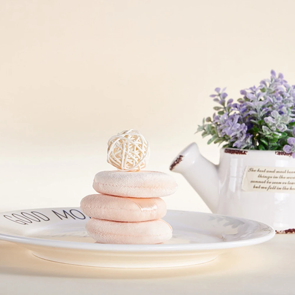 4 szt. Luźne gąbeczki do makijażu, welurowe aplikatory do makijażu, zmywalne gąbki do podkładu z etui