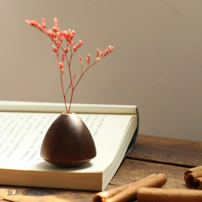 Handmade Walnut Wood Flower Vase, Zen-Inspired Craft for Home Décor, Creative Vase for Dry Flowers, Artistic Wooden Decor