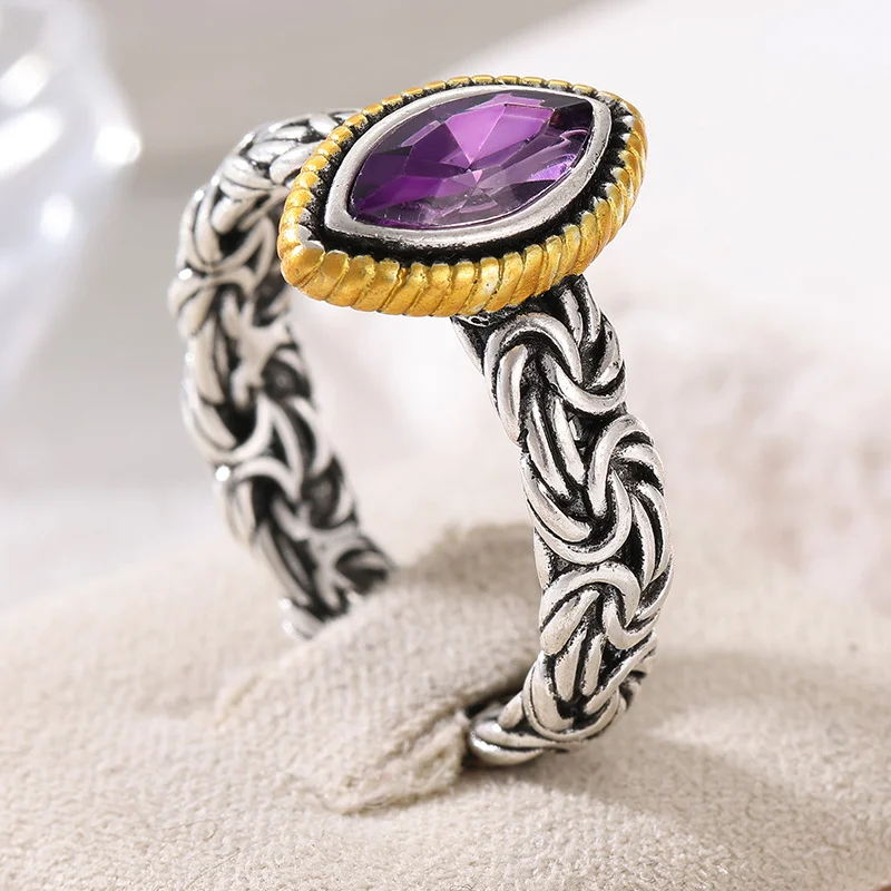 Ladies' Retro Style Fashion Ring Metal Twisted Texture Synthetic Zircon Embellishment Ring Banquet Temperament Jewelry