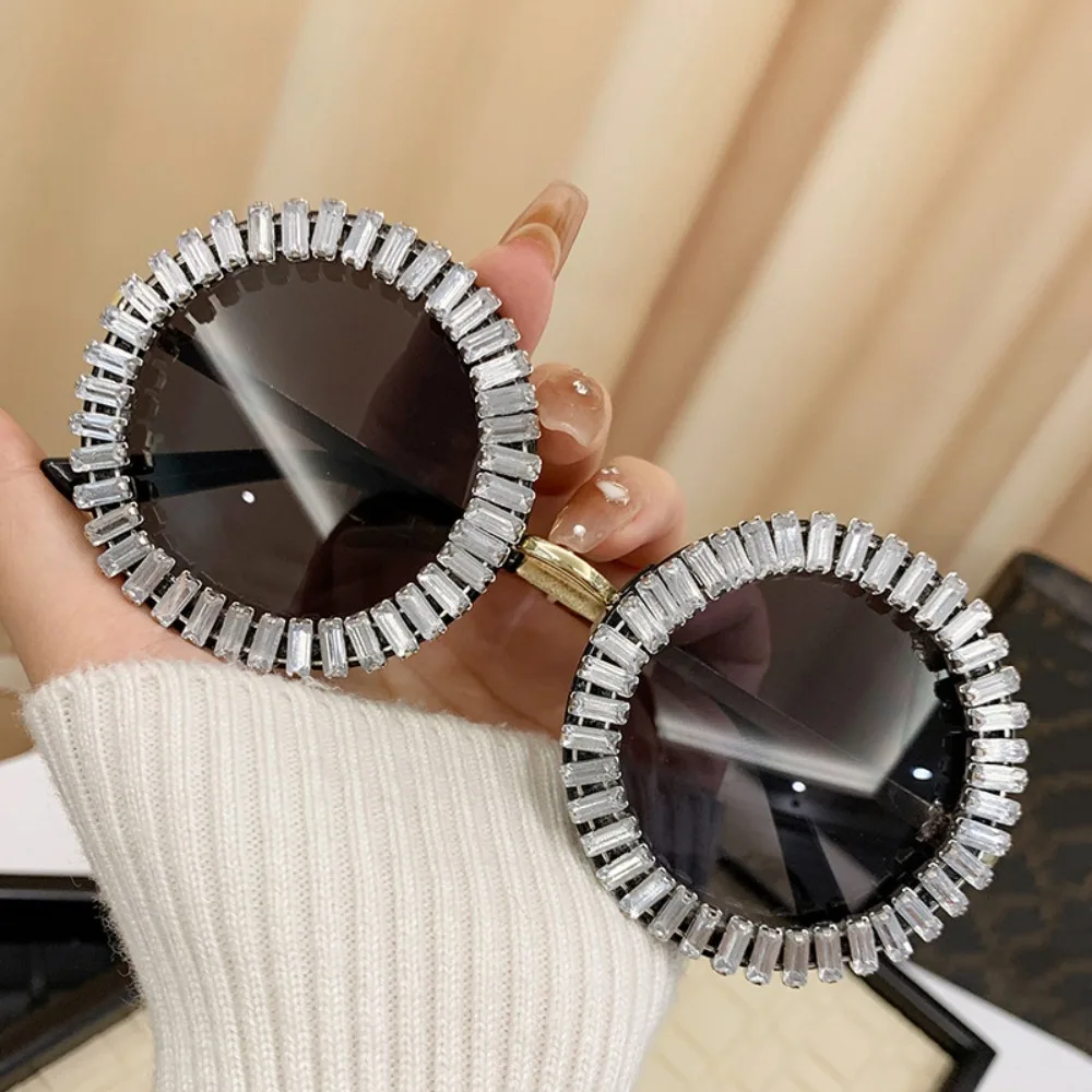 

Trendy INS Rhinestone Sunglasses Fashion Steampunk Women Spectacles Round UV400 Protection Beach Party Sun Glasses Travel