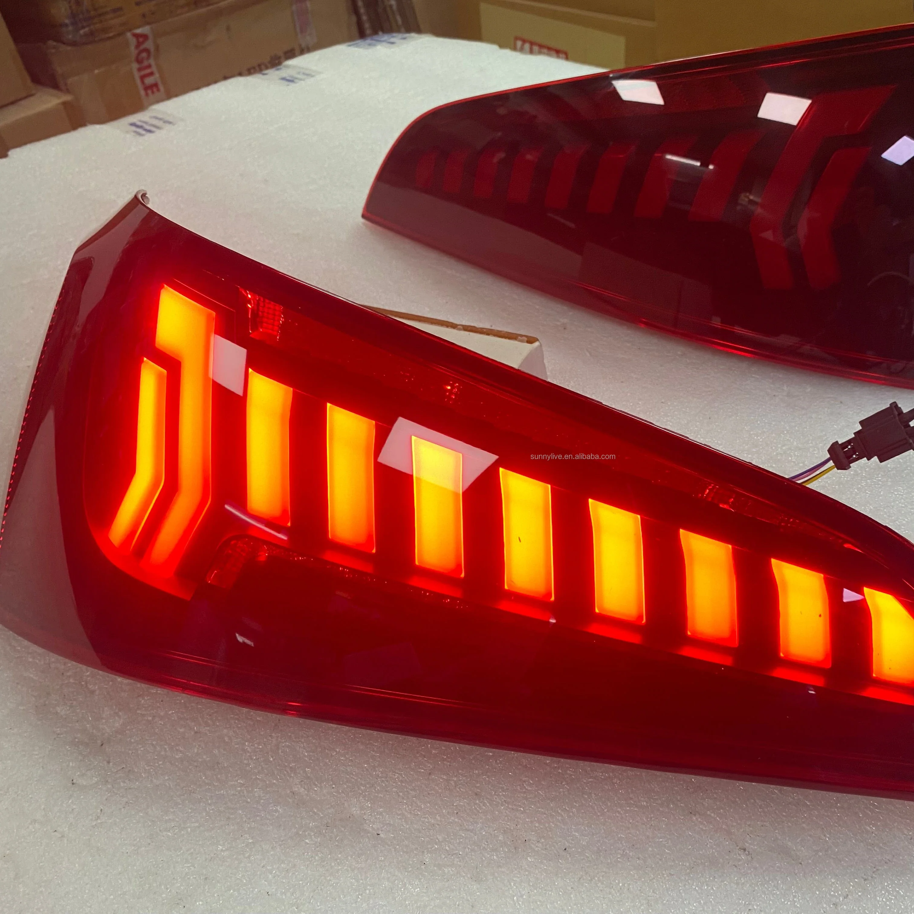 led  rear light For Audi Q5 2010-2018   Year LED Tail Light  LED Rear lamp Red White Color js