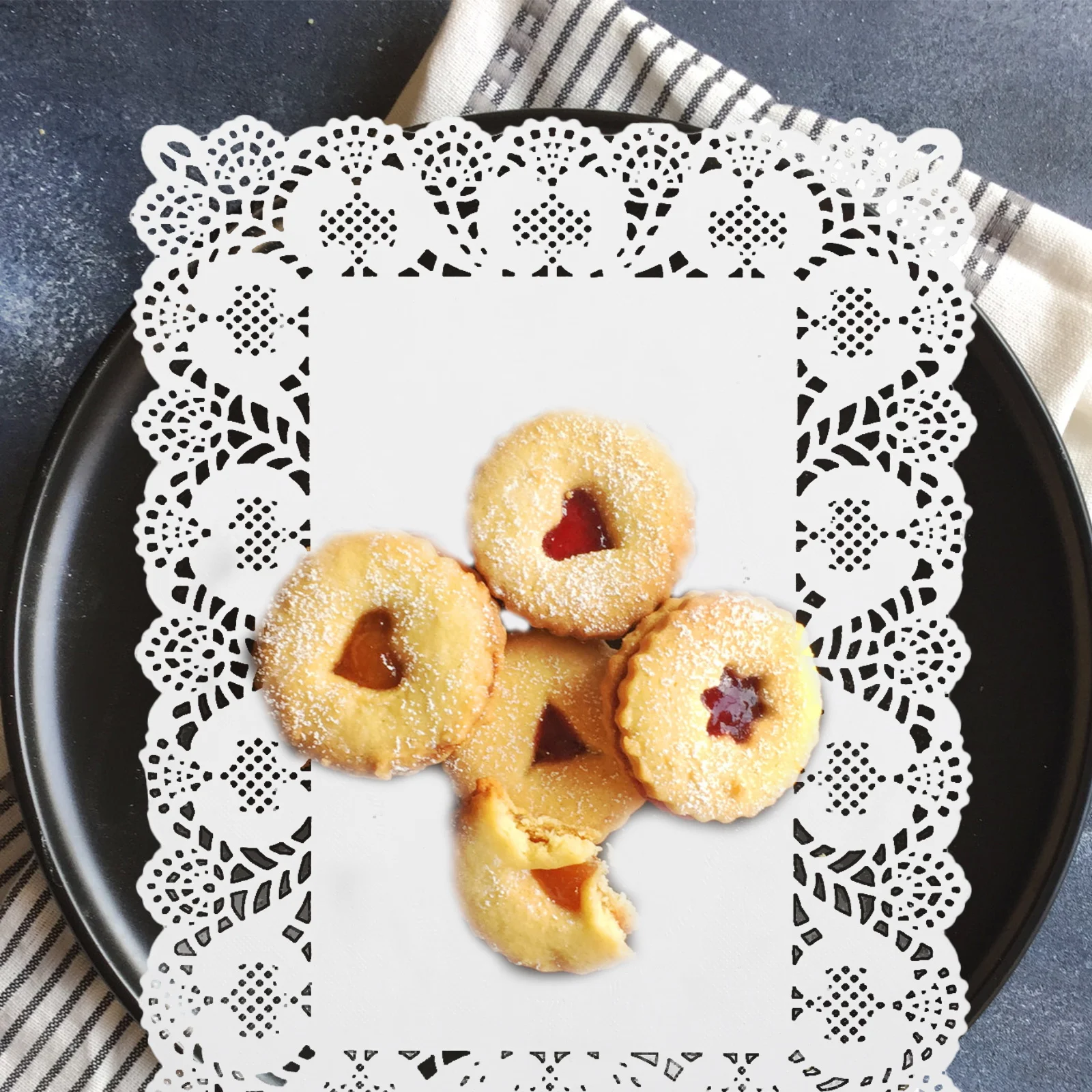 

170 Sheets Food Grade Paper Lace Doilies for Cake Plates Dessert Trays Sandwich Oil Absorbing Round Decorations Placemat