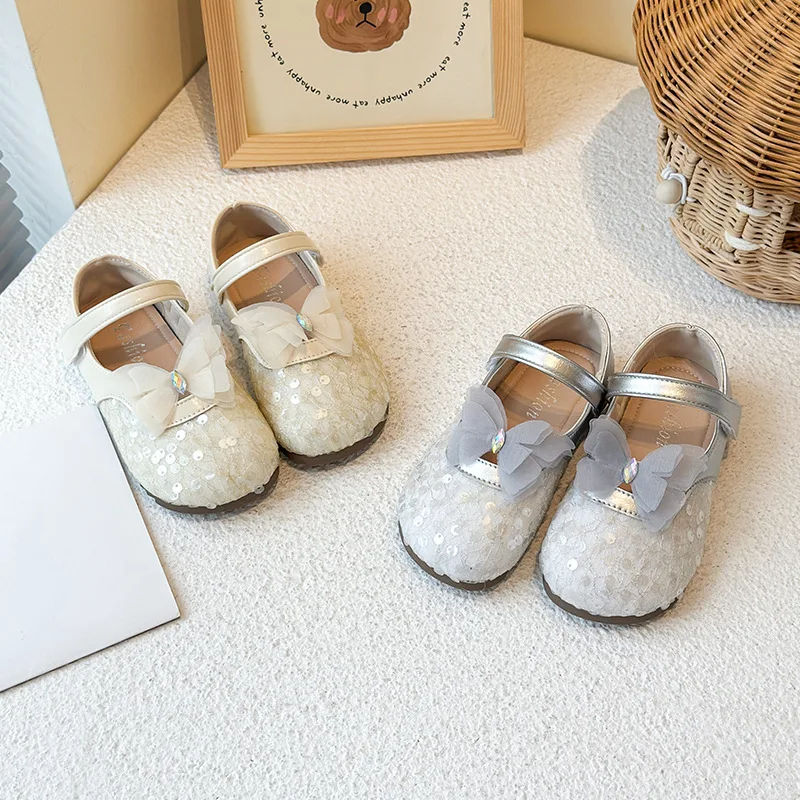 

Модные универсальные туфли принцессы с бантом для девочек, новинка весны 2024, детская кожаная обувь, простая повседневная обувь на плоской подошве для девочек с неглубоким носком Туфли