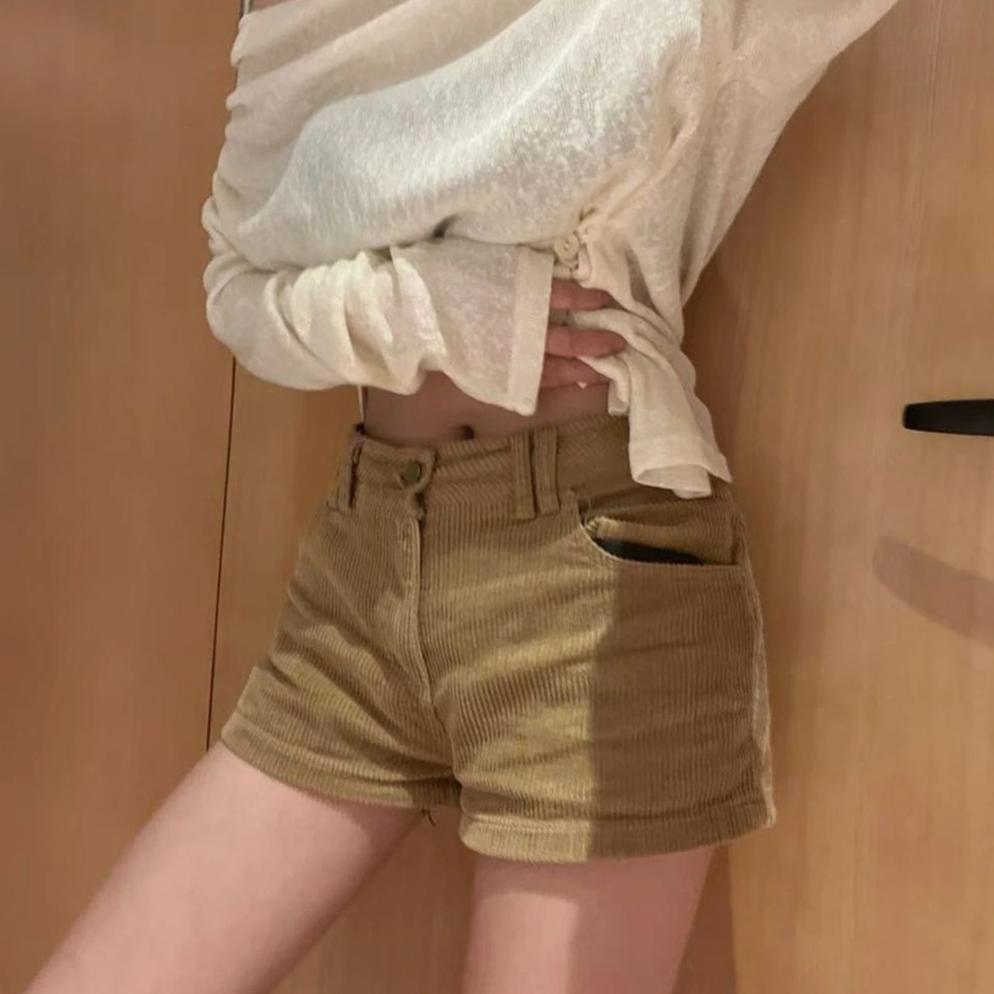 Retro Corduroy Short Pants Women Autumn Winter Low Waist Slimming A-Line Hot Pants Stylish Versatile Fashionable New 2026