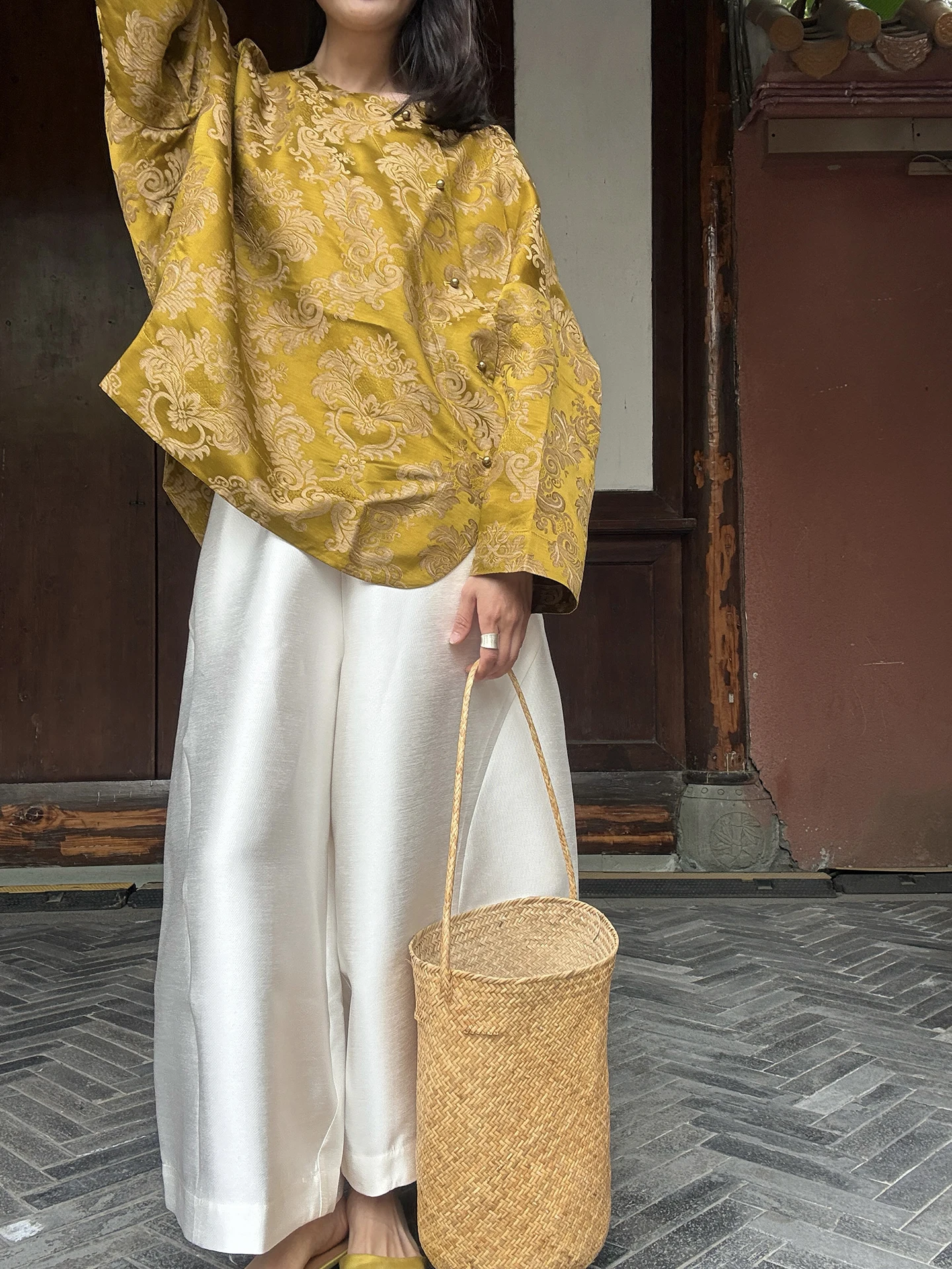 

Новая рубашка в китайском стиле, свободного кроя, с длинными рукавами, синяя, из шелка Y Cloud, в стиле Тан, с круглым вырезом, вышивкой на плечах, с открытым передом