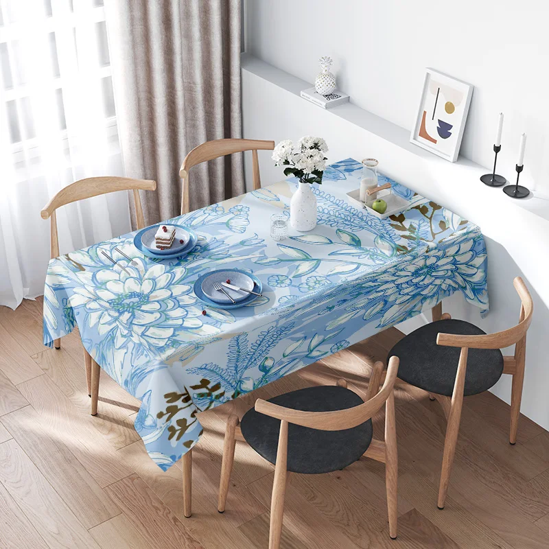 Mantel floral azul con detalles blancos adecuado para decoración del comedor del hogar tamaño rectangular disponible en varios
