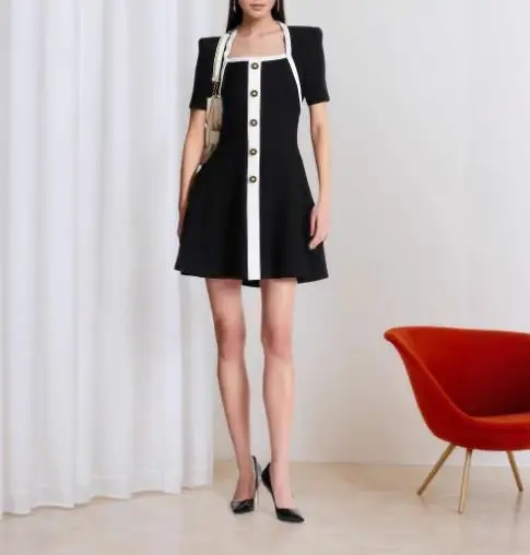 

Fashionable Square Neck Short Sleeved Color Blocked with Metal Buttons, Single Row Multi Button Design, Women's New Dress