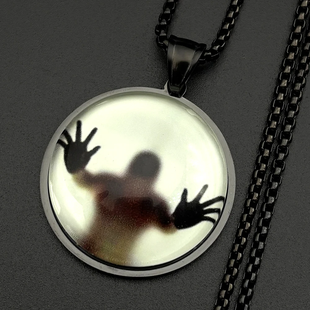 Eingeschlossene Schatten-Silhouette Anhänger-Halskette Gotischer Horror-Schmuck Schwarze Edelstahlkette Weirdcore Ästhetik Halloween-Geschenk – Detail 4