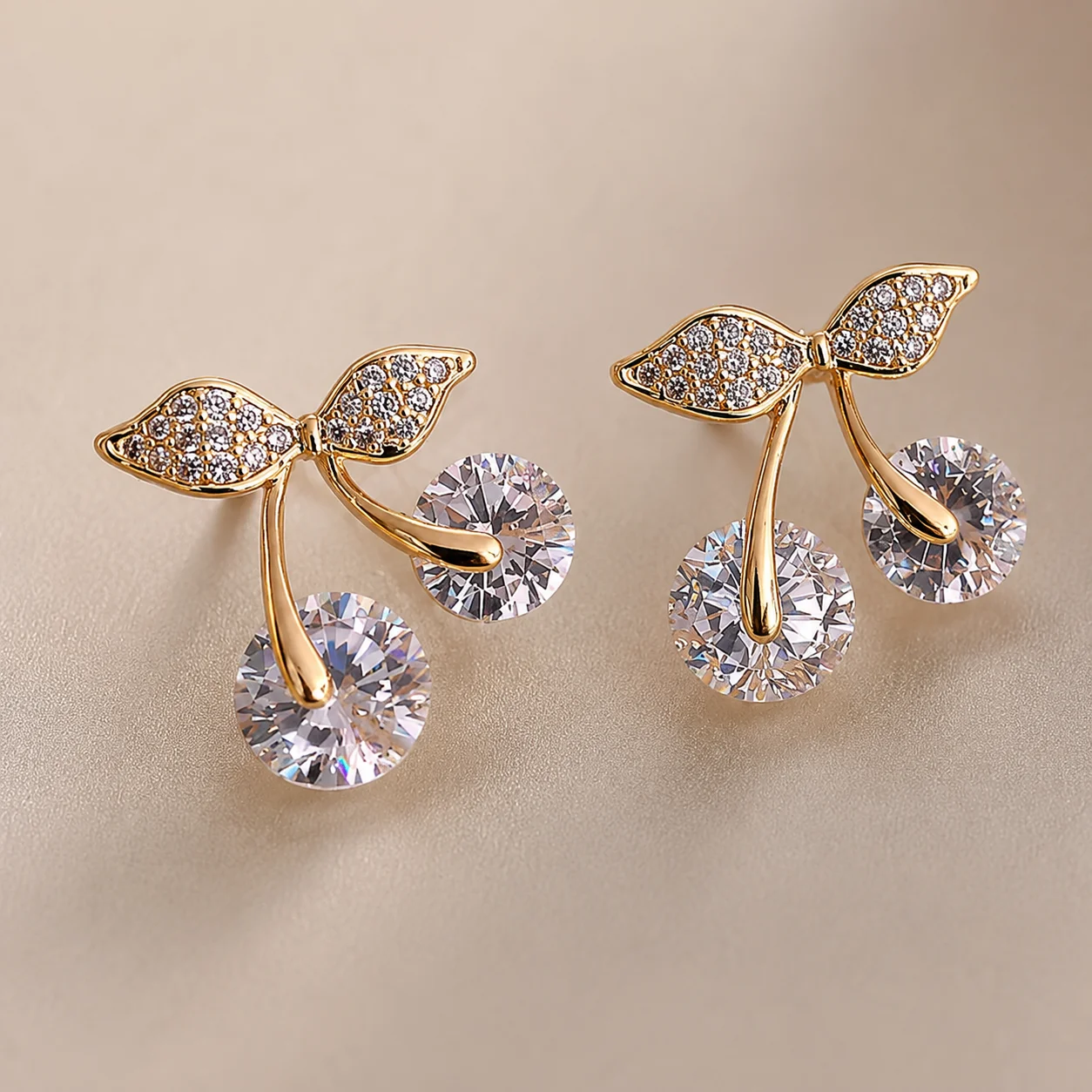 Nouveau Design Petite cerise boucles d'oreilles délicates pour les femmes belle mignon Zircon strass arc nœud papillon boucle d'oreille bijoux habituels cadeaux