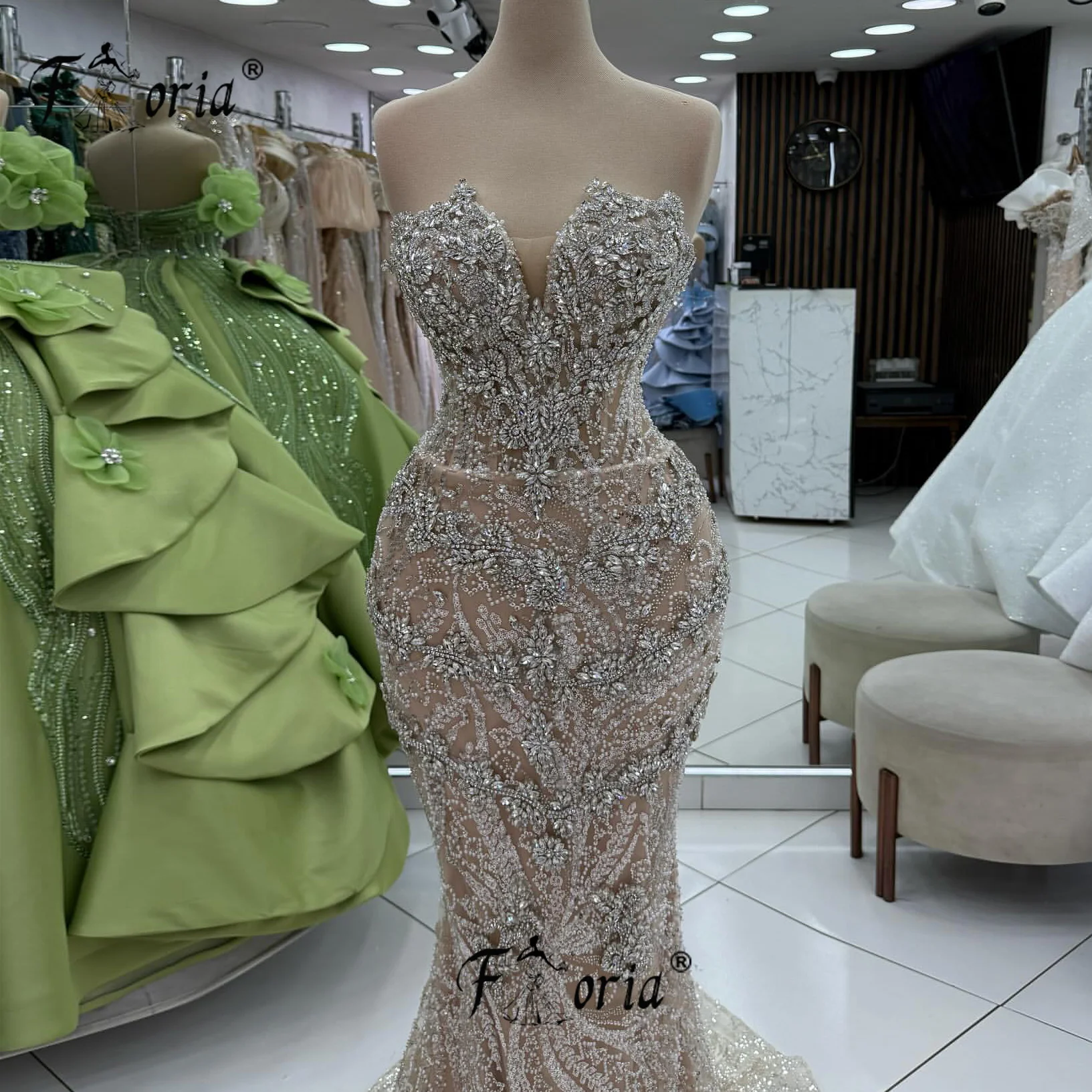 エレガントなシャンパン色のプロムドレス、ビーズとクリスタルをあしらったフォーマルなイブニングドレス、セクシーなカスタムメイドのカクテルドレス、ロングドレス、エレガントなイブニングドレス 2026