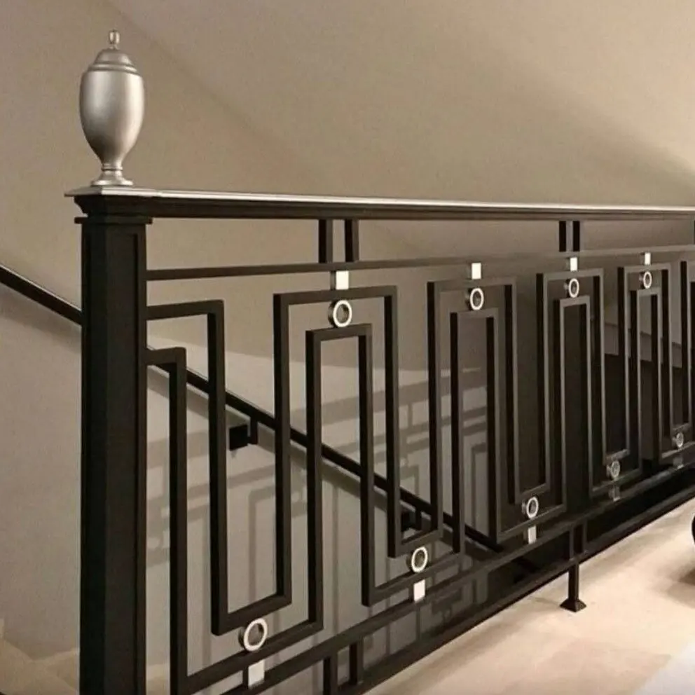 Personalizzazione Corrimano per scale in ferro battuto personalizzato Balustrade in metallo per interni ed esterni Design per ringhiera per scale di hotel villa