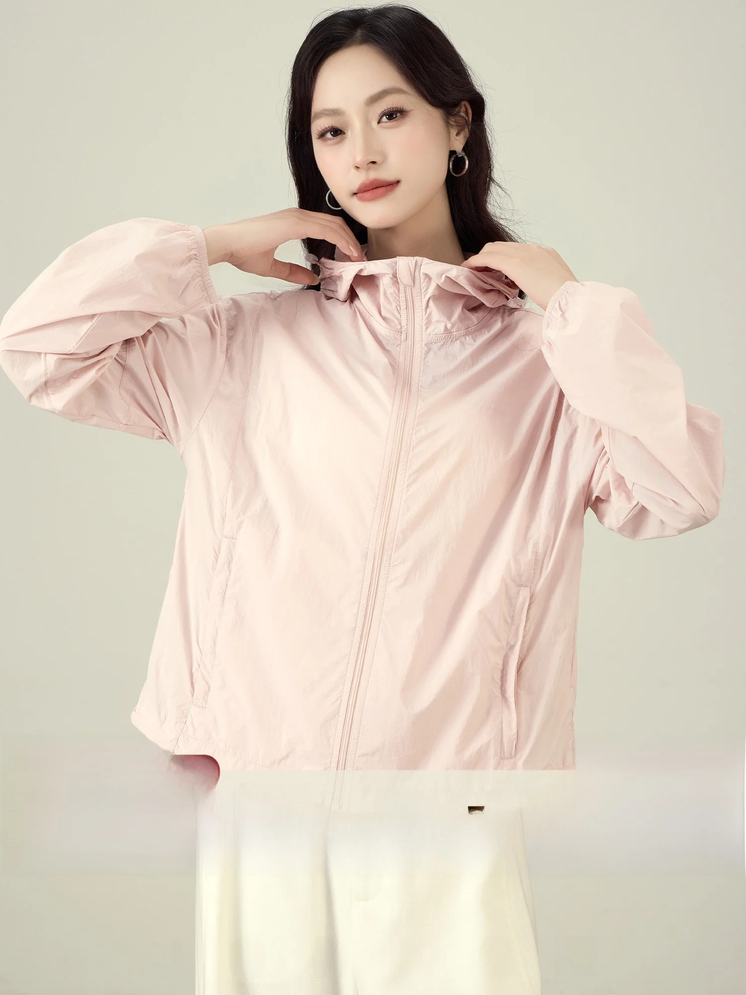 

Розовая женская одежда с УФ-защитой, летняя коллекция 2025 года, новинка: охлаждающий костюм из ледяного шелка для защиты от солнца, свободный крой, для поездок на работу, из нейлонового волокна