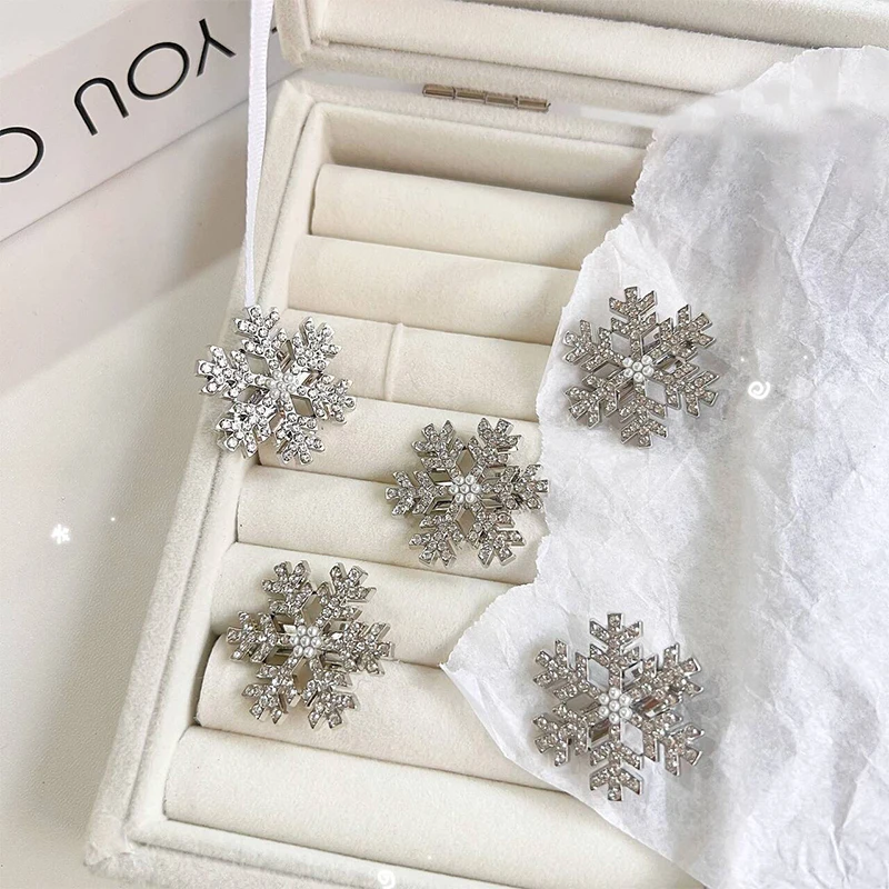 1pcs Sweet Snowflake Hair Clip Exquisite Rhinestone Hairpin Christmas Snowflake Barrettes For Women Wedding Hair Accessories