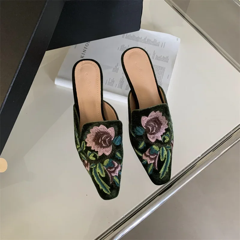 Moda ricama pantofola primavera autunno nuovo Slip On scarpe comode sandali con tacco gattino novità fiore Zapatos Mujer Design di lusso