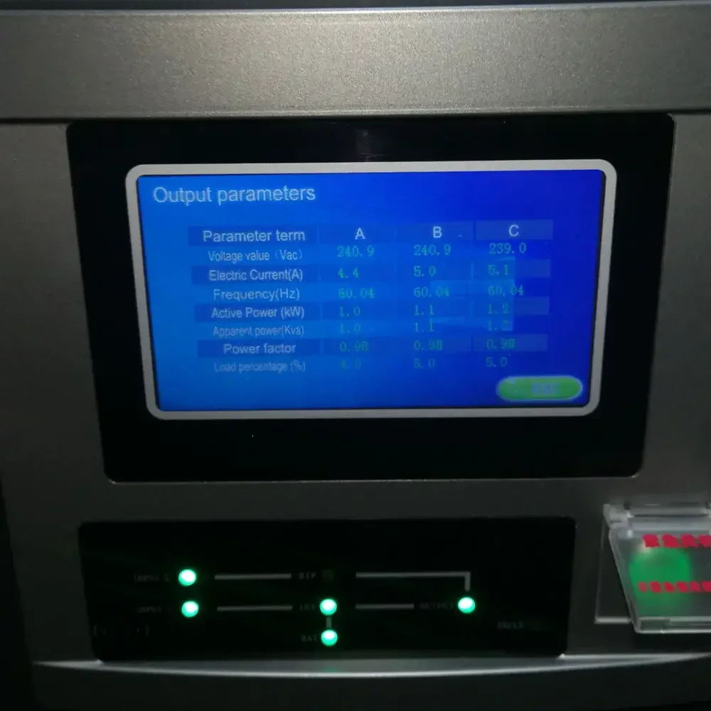 UPS عبر الإنترنت بقدرة 100 كيلو فولت أمبير مع شاشة LED، وبطارية من الرصاص الحمضية لموجة جيبية نقية منخفضة التردد ثلاثية الطور، ودعم جهاز التحكم عن بعد