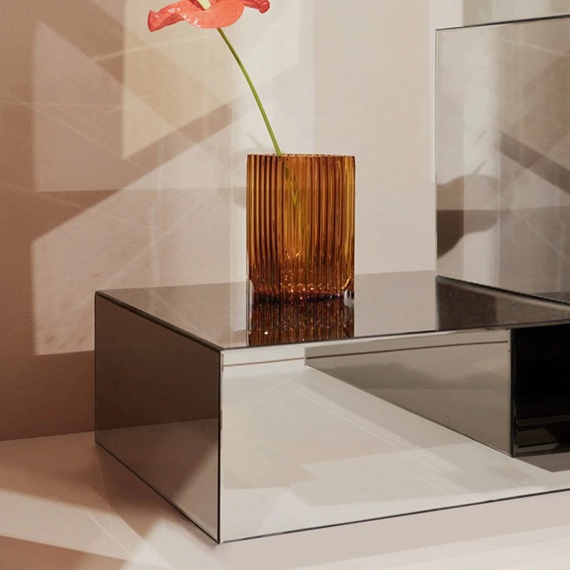 الحد الأدنى مرآة زجاجية مربعة الشكل مدون بجانب السرير مع نفس التصوير الفوتوغرافي على الإنترنت #4