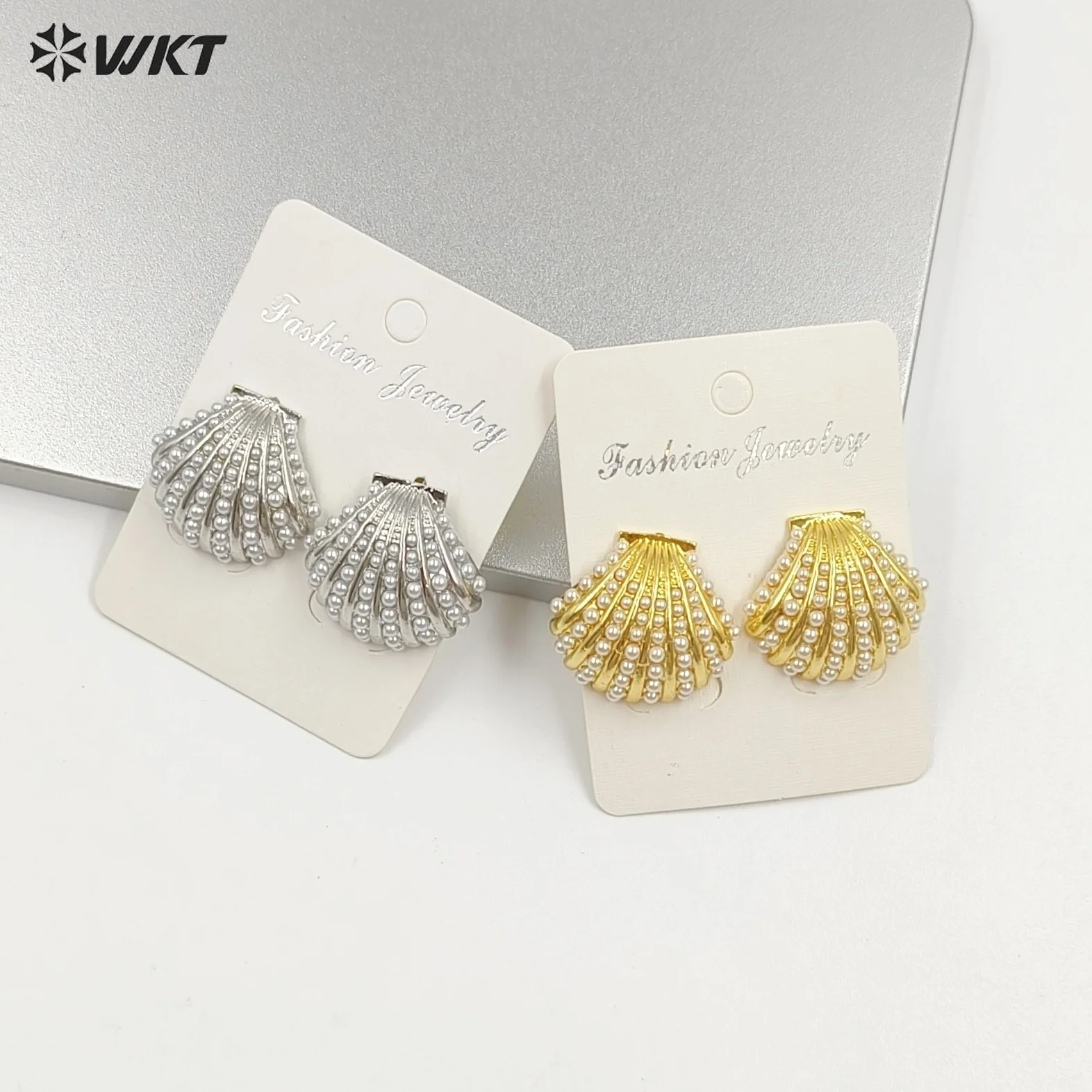 

WT-ME124 New Arrival Delicate Gold And Silver Electroplated Brass With Artificial Pearl Shell Shape Earrings For Lovely Gift