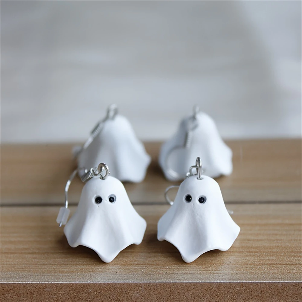 1 par de pendientes de fantasma blanco Boo, bonitos pendientes Punk de Halloween para mujeres, amigos, gancho de fiesta, joyería colgante, regalos