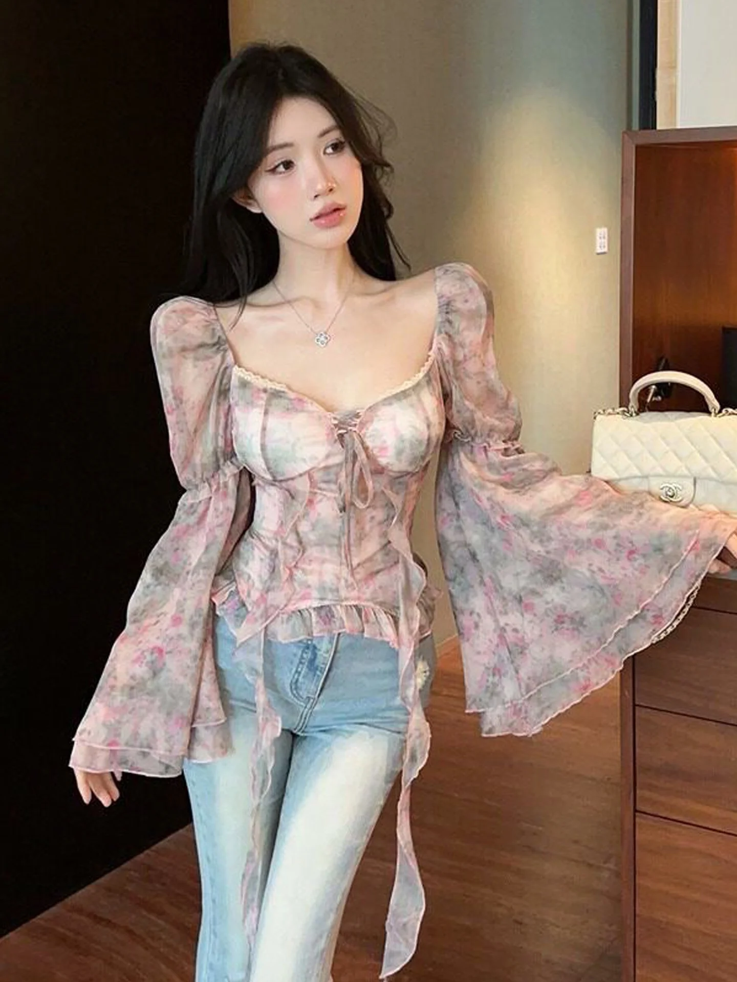 

Элегантная шифоновая блузка с цветочным принтом, женская летняя новинка, укороченный топ с зауженной талией, французский стиль, длинный рукав, дышащая, приятная к телу ткань.