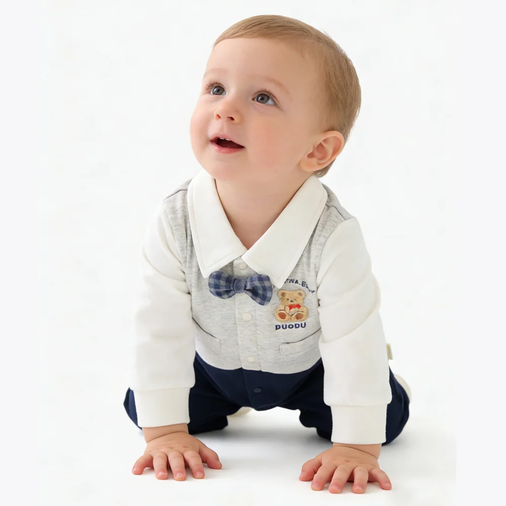 

Детский комбинезон-ромпер для мальчика с галстуком-бабочкой и вышивкой медведя, с длинным рукавом, хлопковый, серый, для крещения, одежда для новорожденных