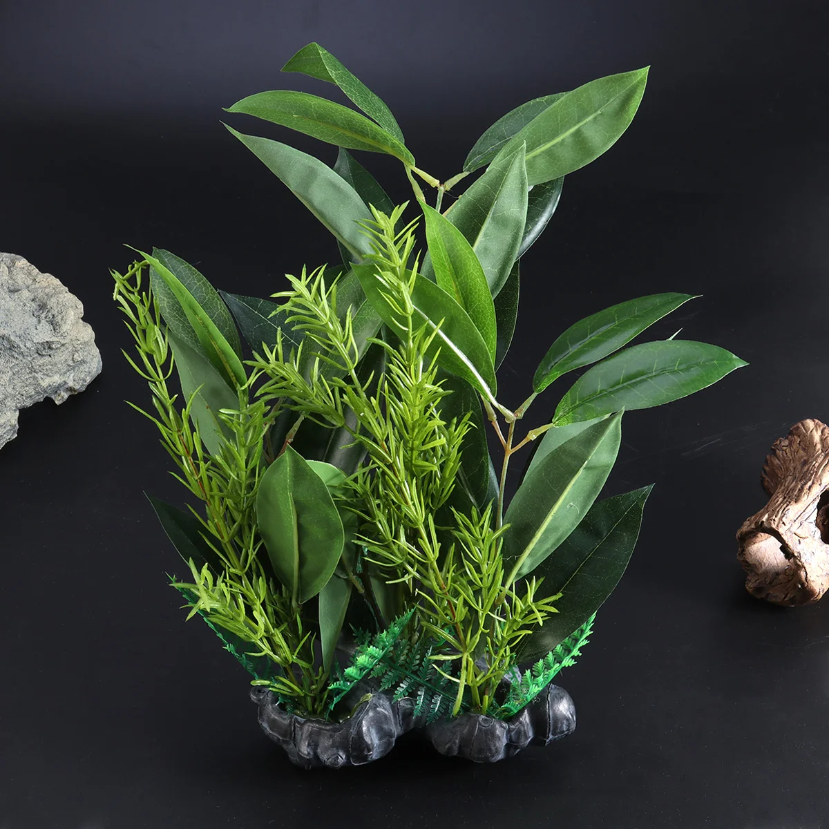 

Artificial Leaf Grass Realistic Waterproof Plastic Resin Aquarium Decor for Fish Tank Home Store Natural Scenery Pet Stress