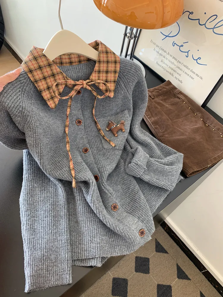 

Женский вязаный кардиган в клетку с длинными рукавами: модный дизайн, универсальный, комфортный, на каждый день, как внутренний или внешний слой.