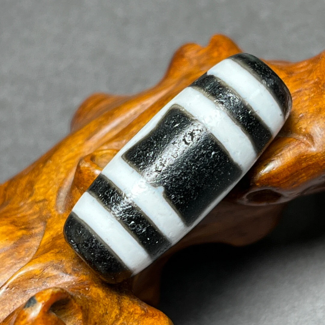 High oil Tibetan high oil pulp heaven and earth old bead natural old agate genuine men's and women's collarbone necklace pendant