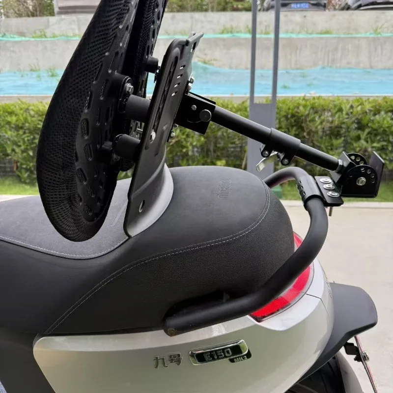 

Electric vehicle waterproof and breathable shock absorber waist protector